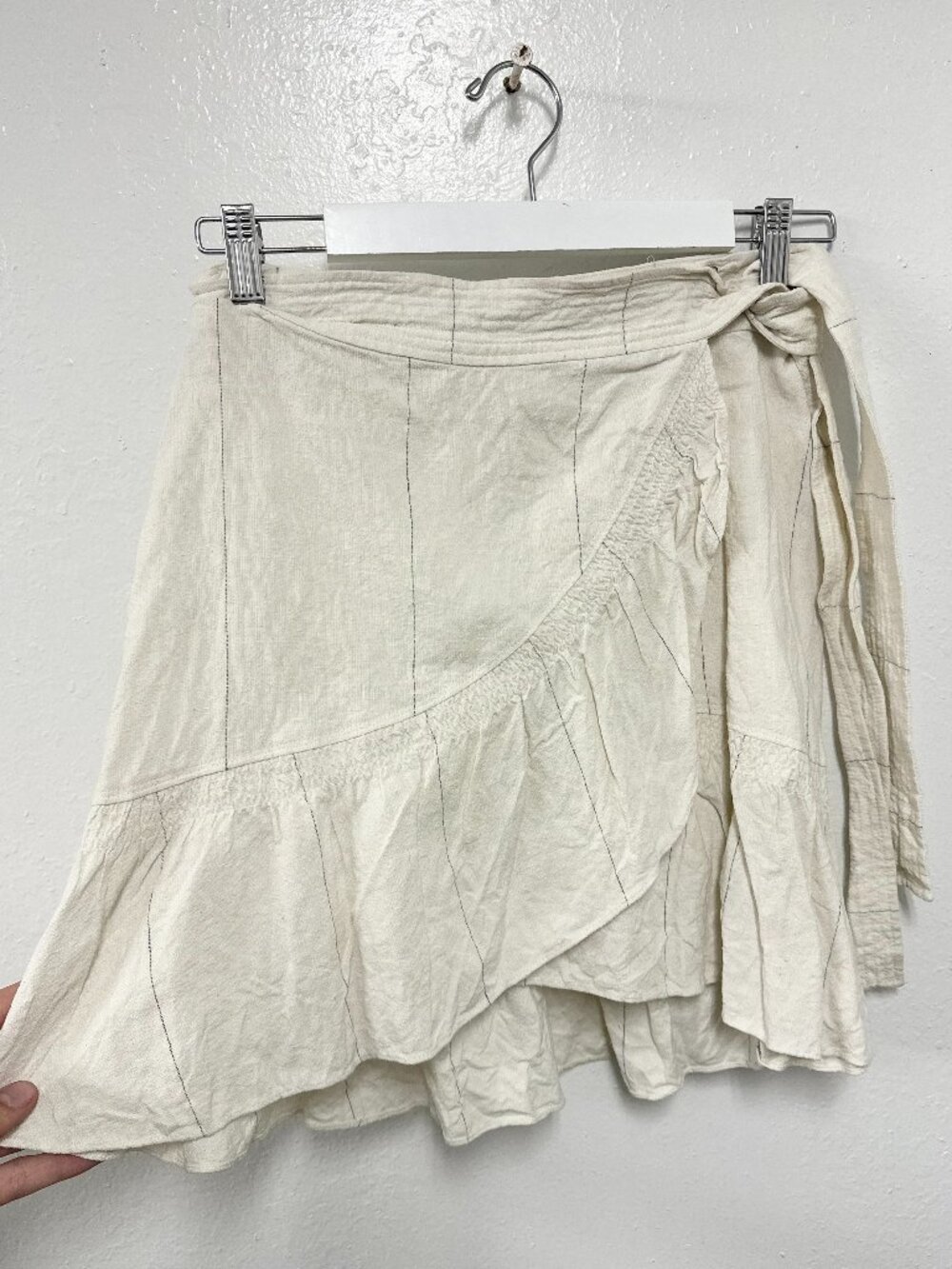 ALC Women’s Cream Colored Silk and Linen Wrap Mini Skirt Size 04